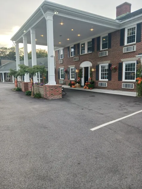 Colonial Inn Seekonk - Image 1
