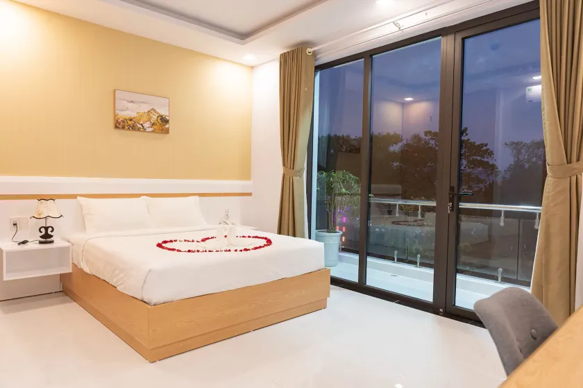 Maya Hotel - Image 1