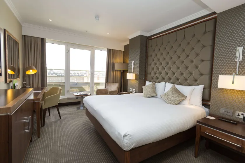 DoubleTree by Hilton London - Victoria - Image 1