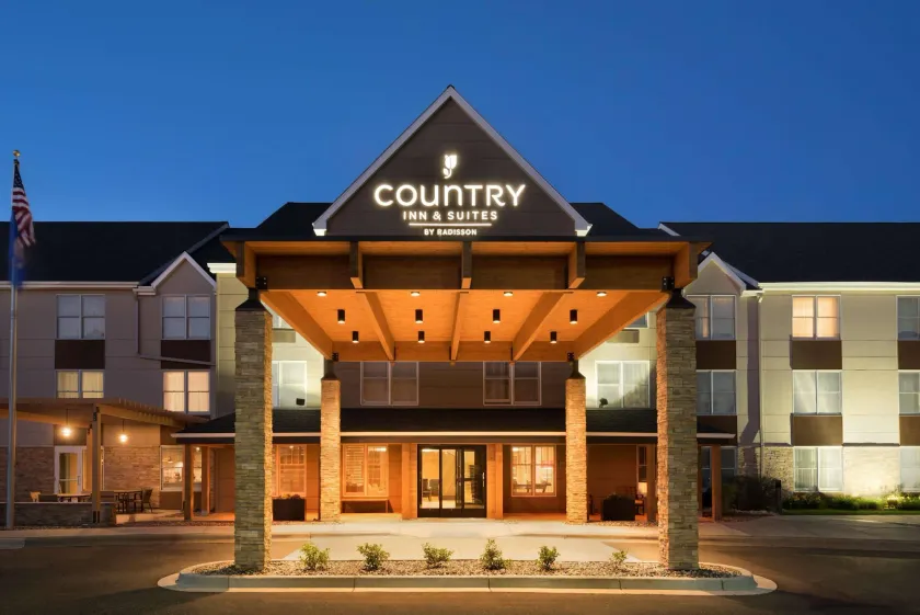 Country Inn & Suites by Radisson, Minneapolis West, MN - Image 1