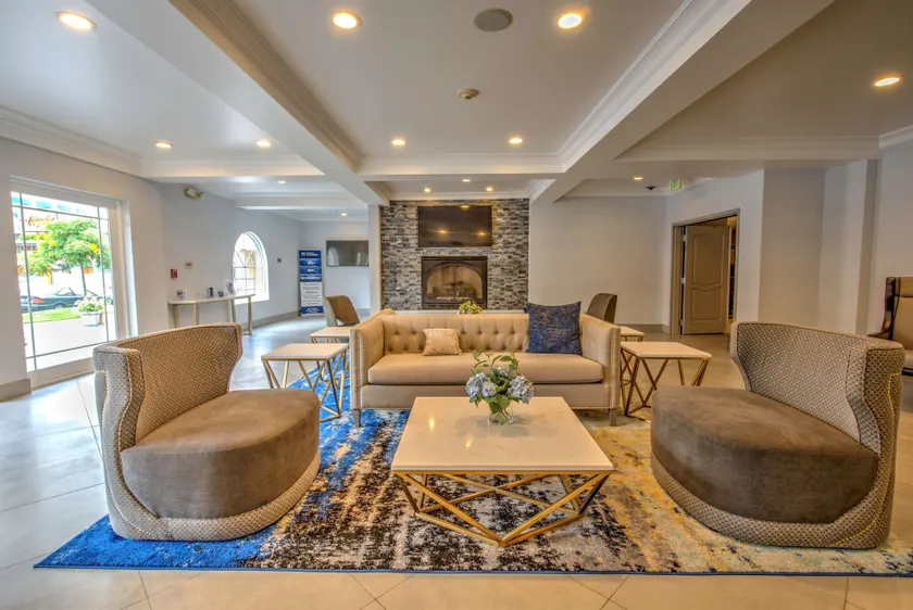 Best Western Plus Media Center Inn & Suites - Image 1