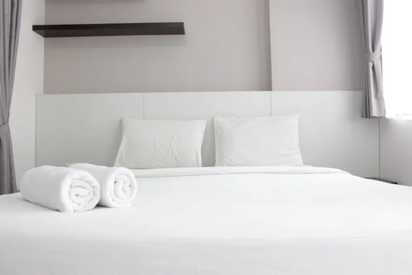 Artistic 1BR Apartment at Gateway Pasteur near Exit Toll Pasteur By Travelio - Image 1