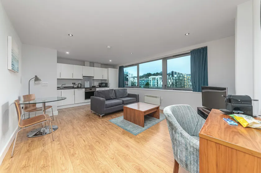 HQ Aparthotel Farnborough - Image 1