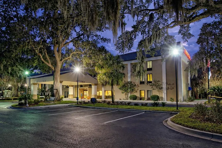 Hampton Inn Beaufort - Image 1