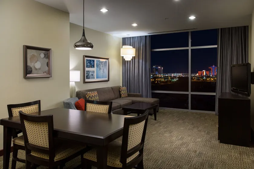 Staybridge Suites Las Vegas - Stadium District by IHG - Zimmer
