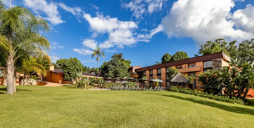 African Sky Hotels - Pine Lake Inn - Image 1