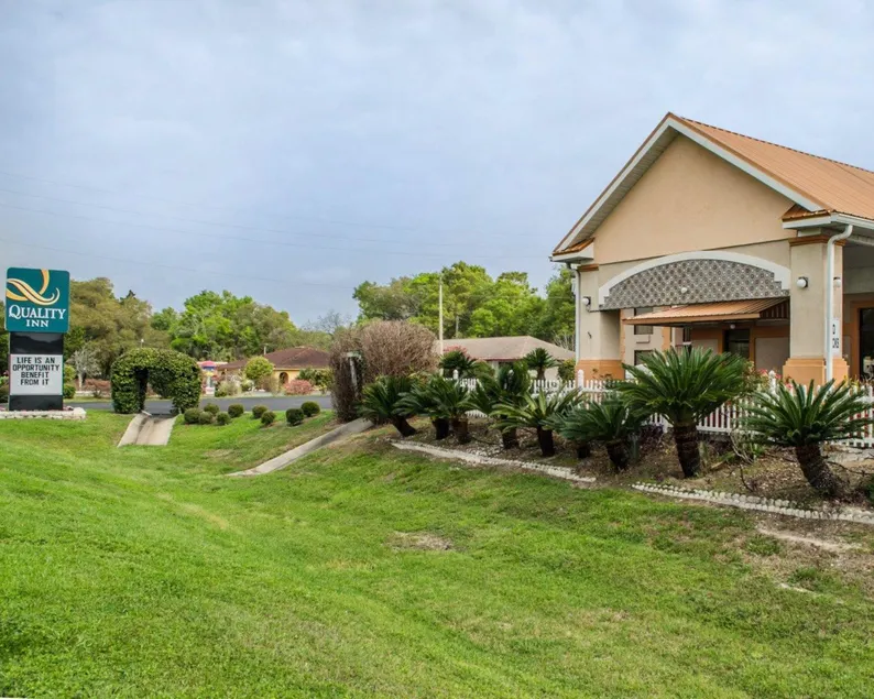 Quality Inn near Manatee Springs State Park - Image 1