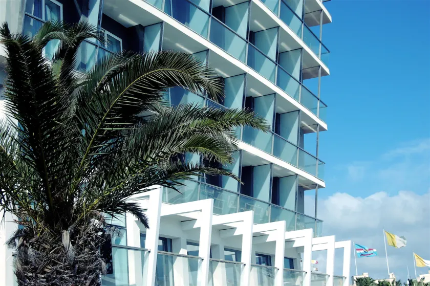 Water's Edge Hotel - Image 1