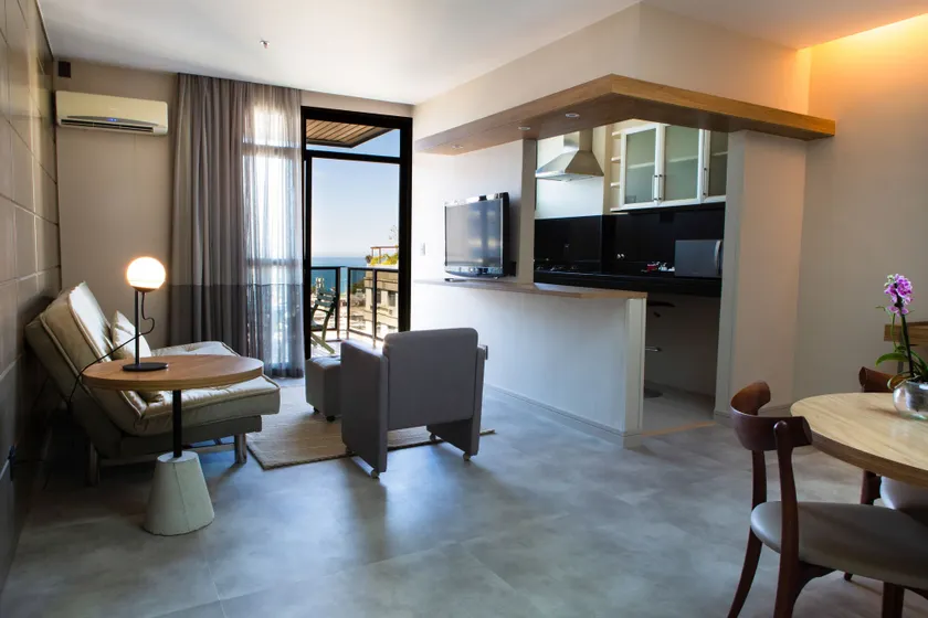 Ritz Leblon - Image 1