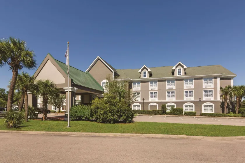 Country Inn & Suites by Radisson, Beaufort West, SC - Image 1