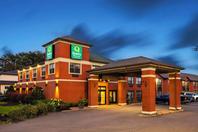 Quality Inn & Suites Garden of the Gulf - Image 1
