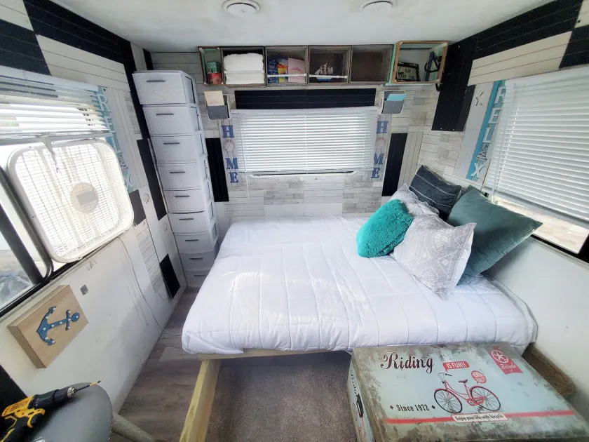 34ft Mobile Home Near Yale U - Image 1