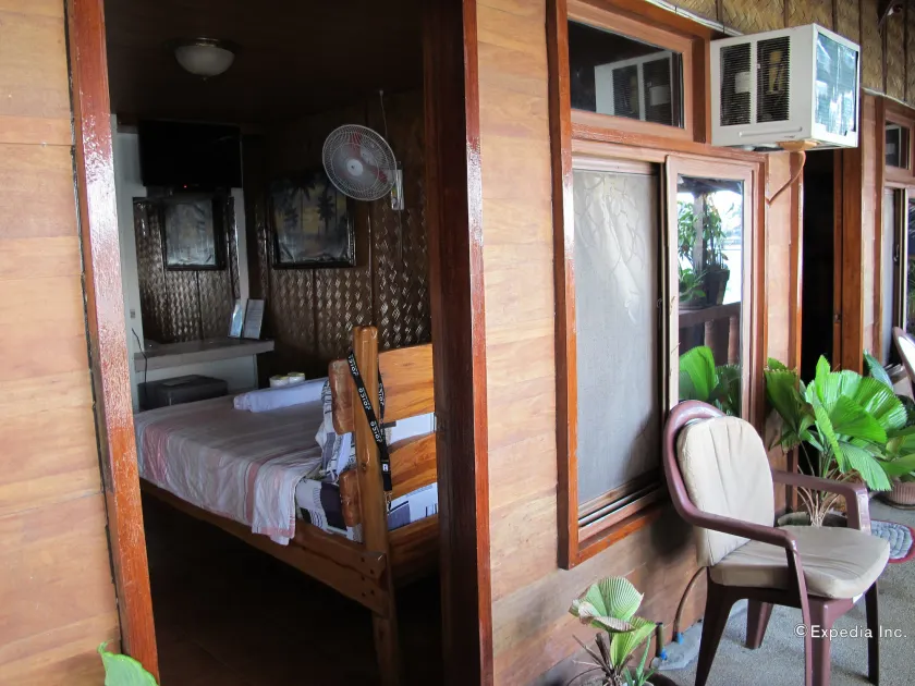 Captngreggs Dive Resort - Image 1