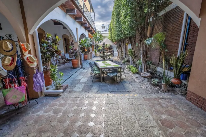 Las Mariposas Hotel & Studios - Image 1