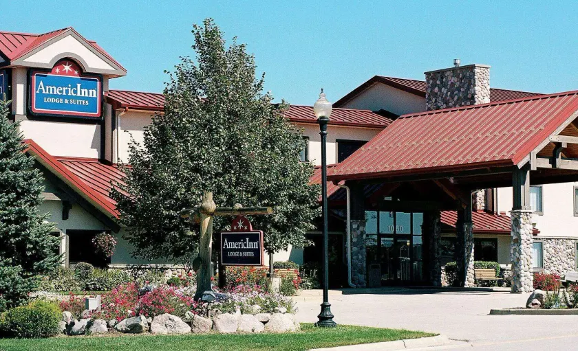 AmericInn by Wyndham Oswego - Image 1