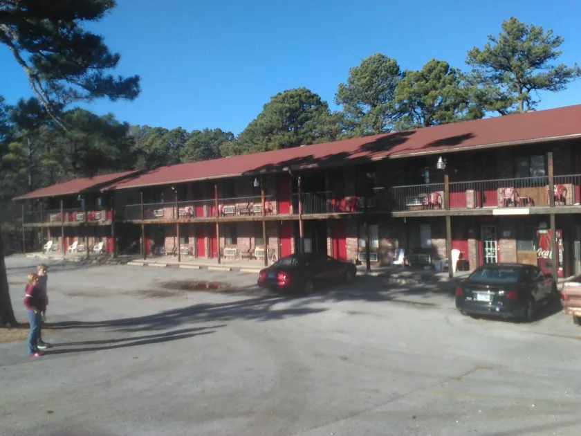 The Razorback Lodge - Image 1