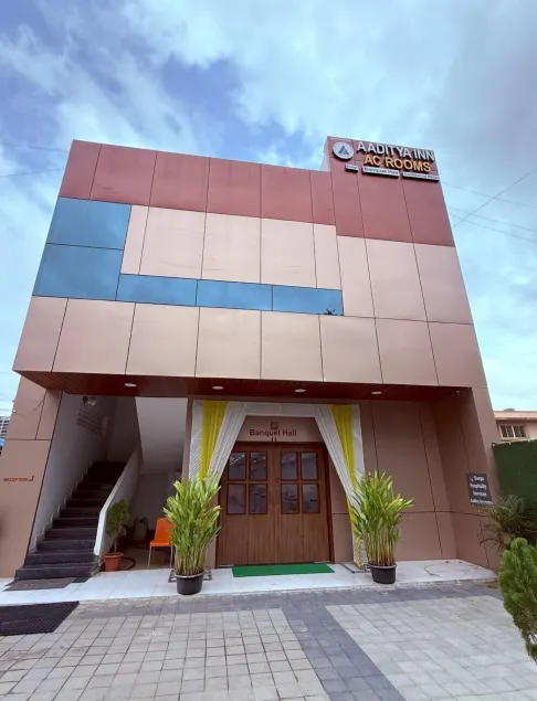 Hotel Aaditya Inn - Image 1
