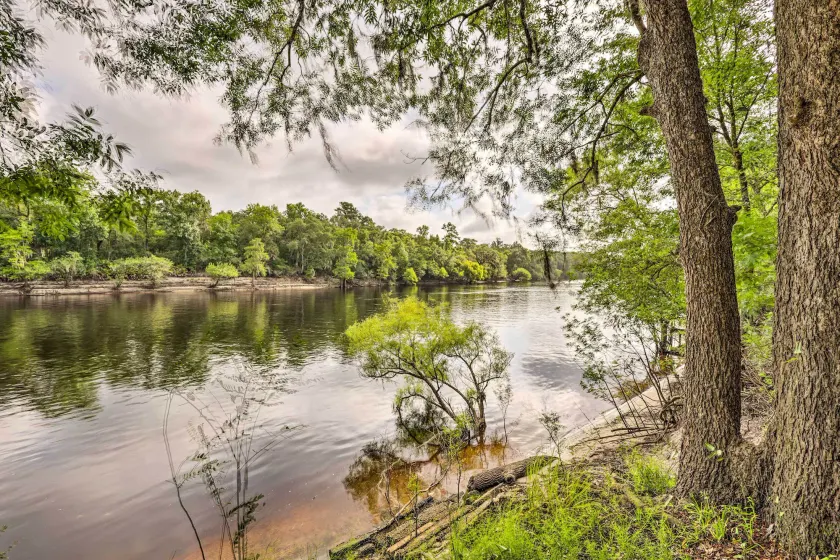 Suwannee Riverfront Home: Grill, Near Springs - Image 1