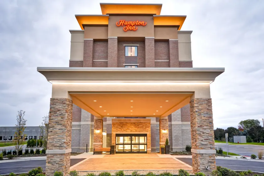 Hampton Inn Livonia Detroit - Image 1
