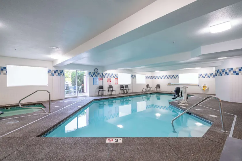 Best Western Lake Oswego Hotel & Suites - Image 1