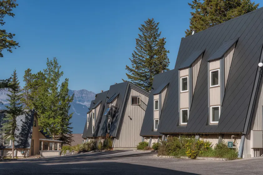 Tunnel Mountain Resort - Image 1