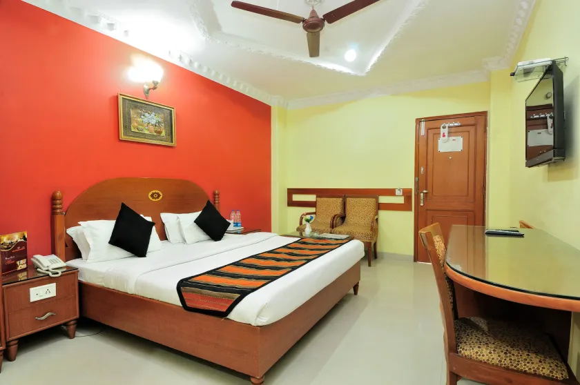 Hotel Maharaja Residency - Image 1