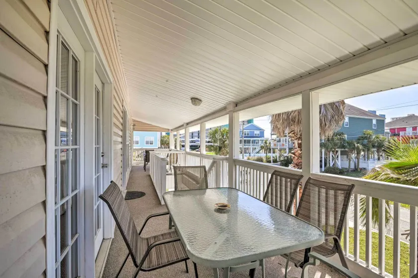 Murrells Inlet Upstairs Unit: 1 Block to Beach! - Intérieur