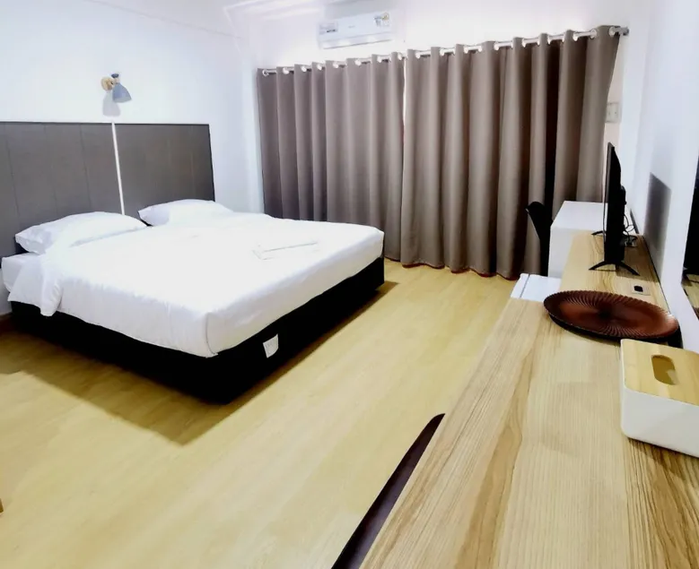 Ratanasiri Hotel - Image 1