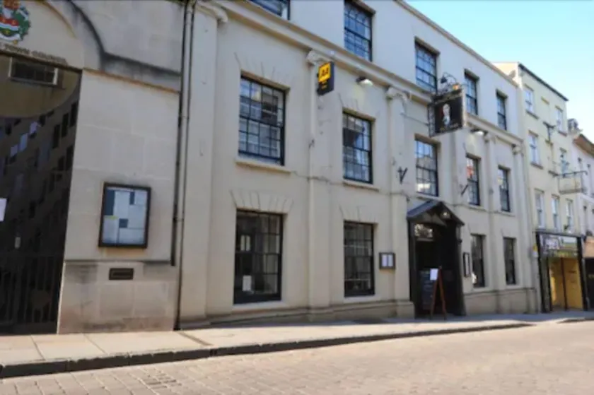 The Kings Head Hotel - Image 1