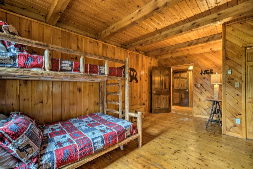 Athol Cabin w/ Deck & Fire Pit, 10 Mi to Lake - Interior