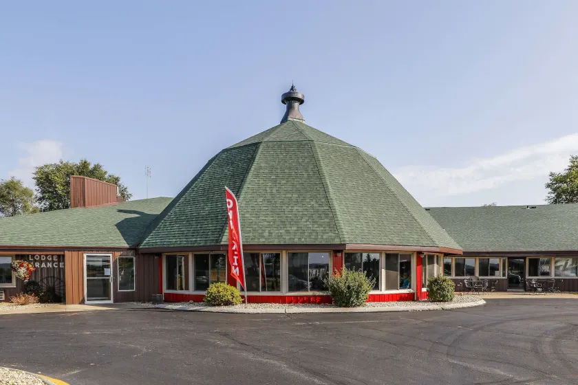 Round Barn Lodge - Image 1