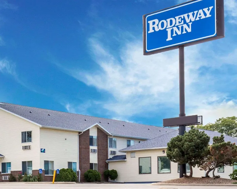 Rodeway Inn Cedar Rapids Westdale - Image 1