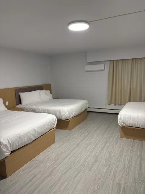 Rundle Inn and Suites - Image 1