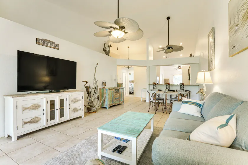 5 Mi to Naples Beach - Getaway w/ Screened Lanai! - Image 1