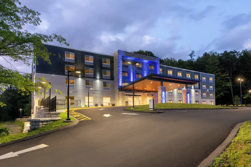 Holiday Inn Express & Suites Pittsfield-Lenox-Berkshires by IHG - Image 1