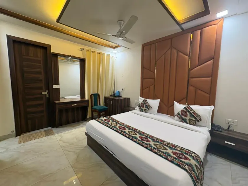 The Crown Hotel Agra near Taj Mahal - Image 1