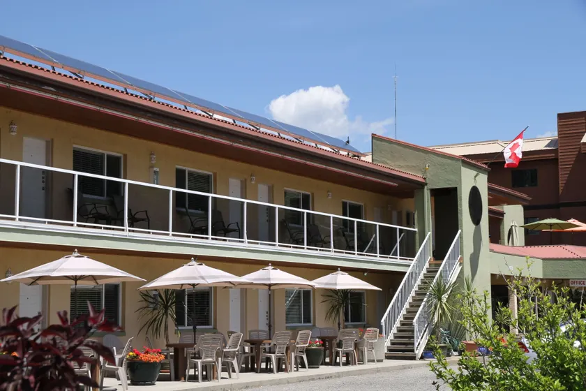 Waterfront Inn - Image 1