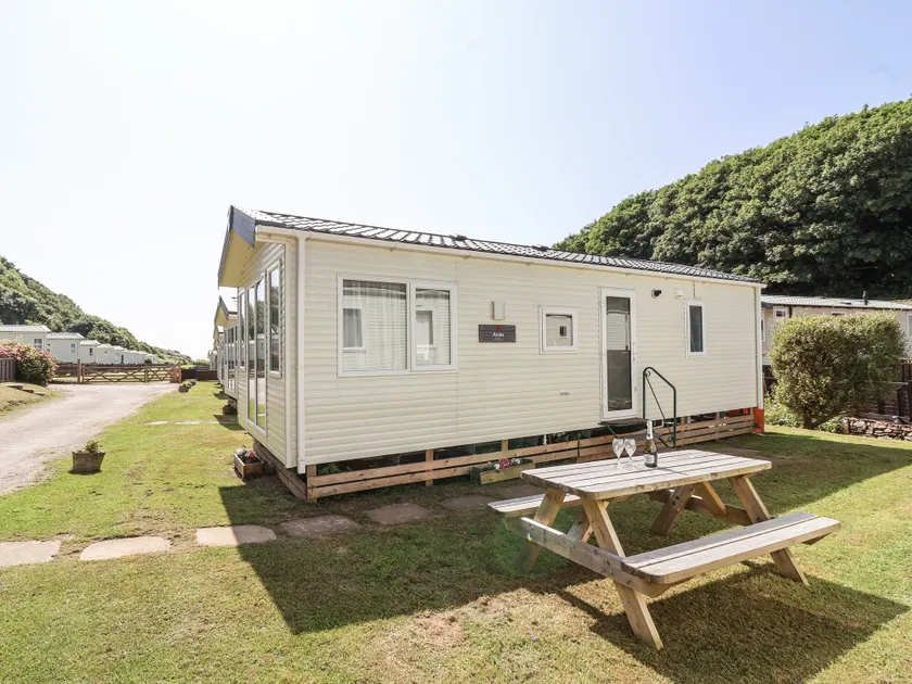 Caravan 7 - Image 1