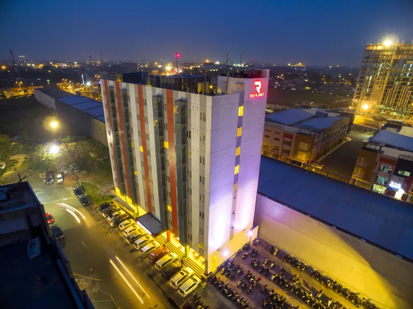 Red Planet Bekasi - Image 1