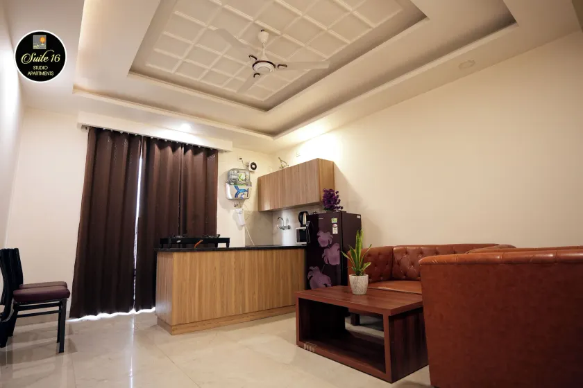 Suite 16 Studio Apartments Luxury 1BHK - Near Artemis Hospital - Hall