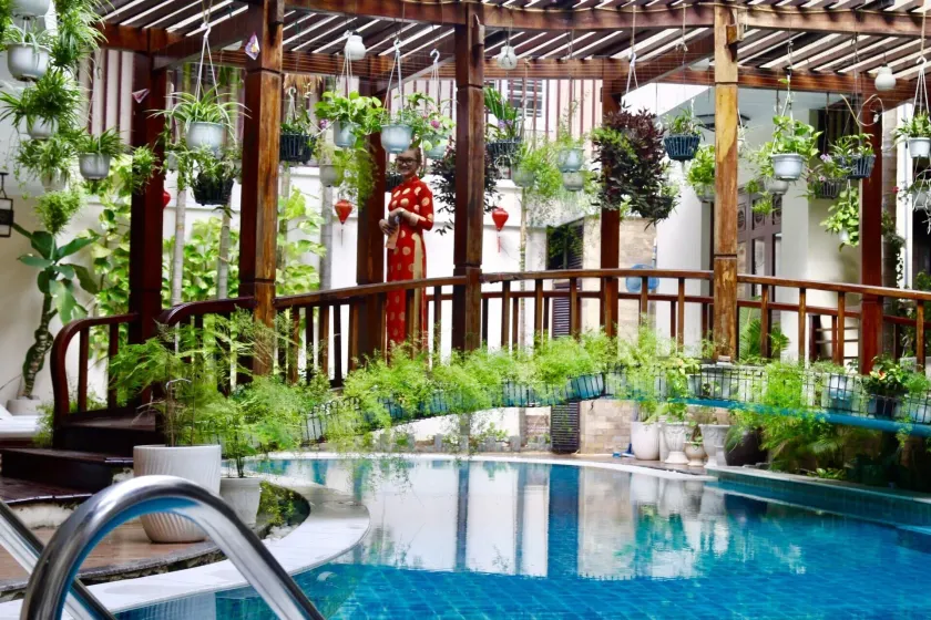 Long Life Riverside Hotel - Image 1