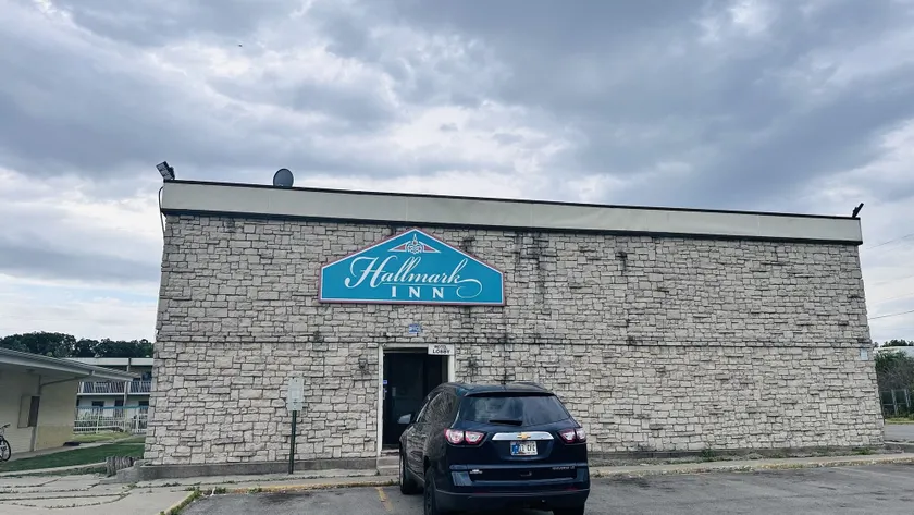 Hallmark Inn By OYO Fort Wayne - Image 1