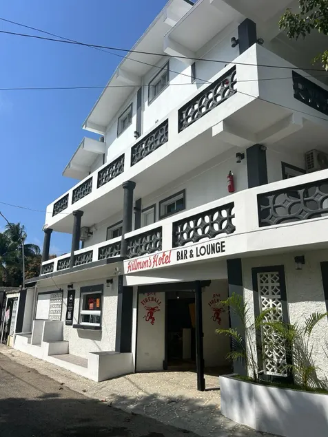 HILLMON'S HOTEL BAR & LOUNGE - Image 1