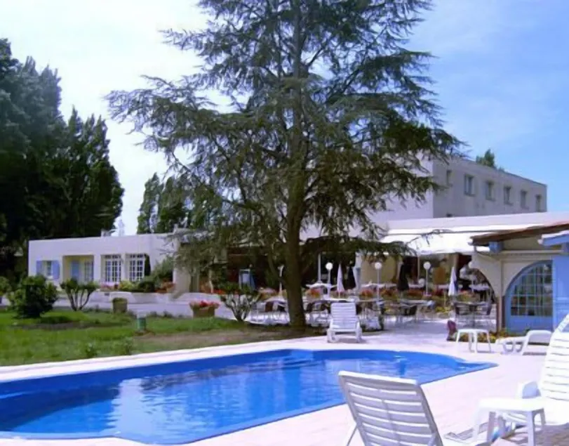 Logis Hôtel & Restaurant Le Fleurance - Image 1
