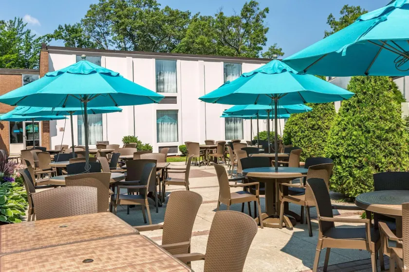 Country Inn & Suites by Radisson, Traverse City, MI - Image 1