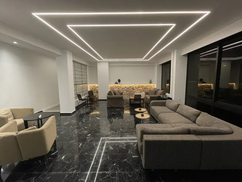 Platon Hotel - Image 1