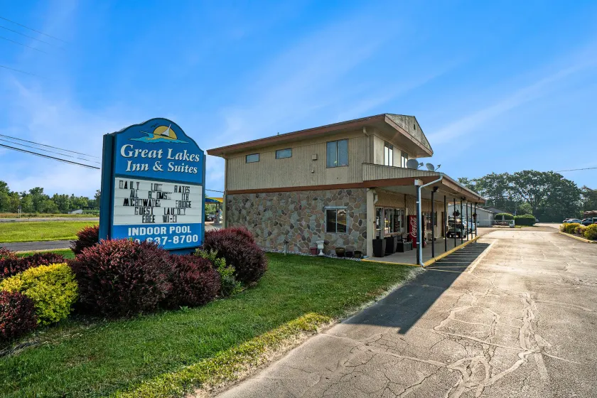 Great Lakes Inn & Suites - Image 1