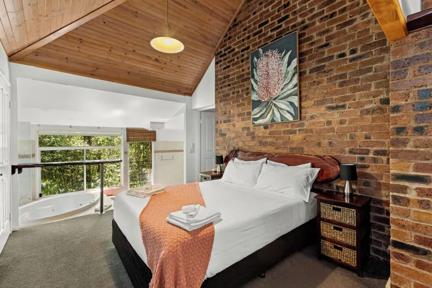 Hunchy Hideaway - Image 1