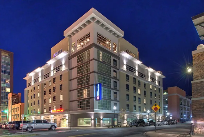Hilton Garden Inn Little Rock Downtown - Image 1