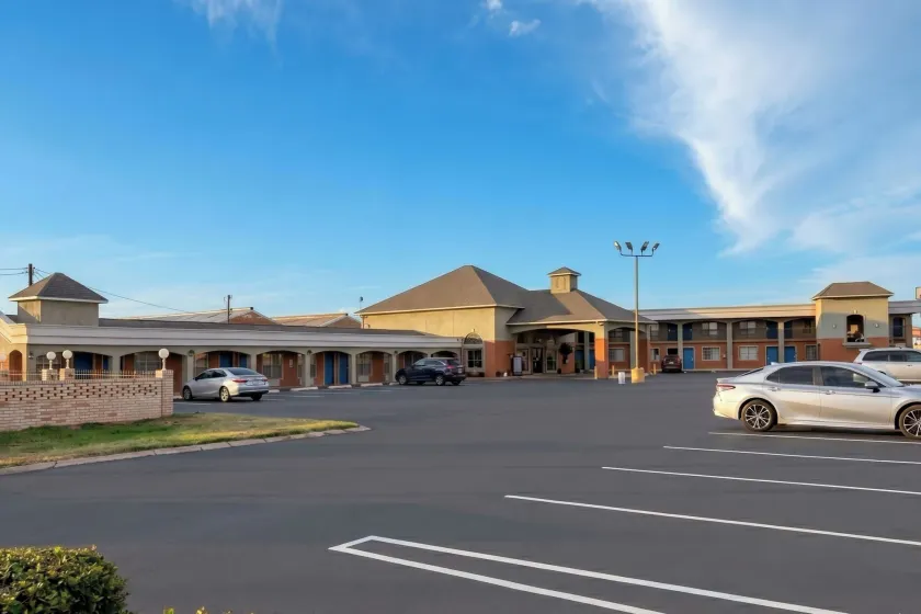 Aloha Inn McAllen Airport near Medical center Tx - Image 1